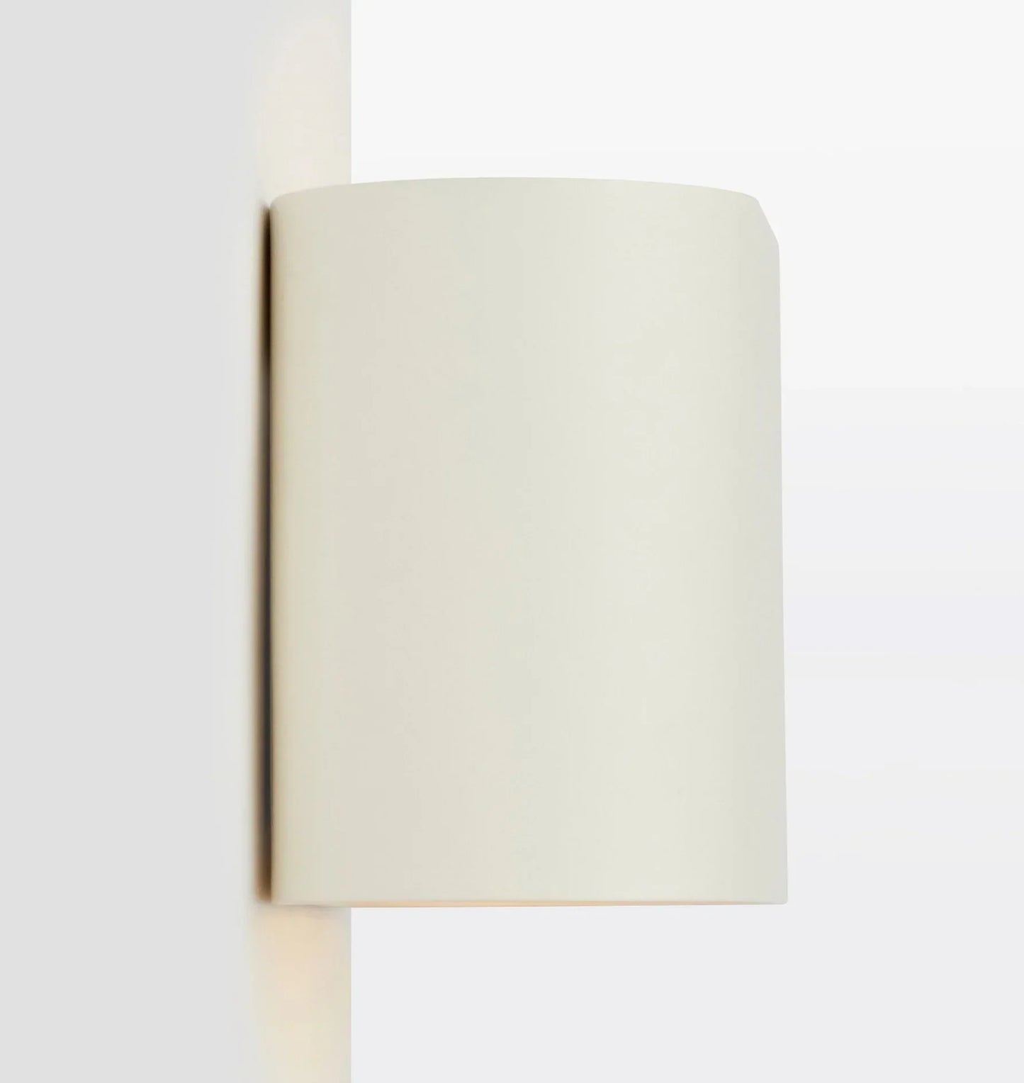 Kivra – Curved Wall Lamp in Nordic Design