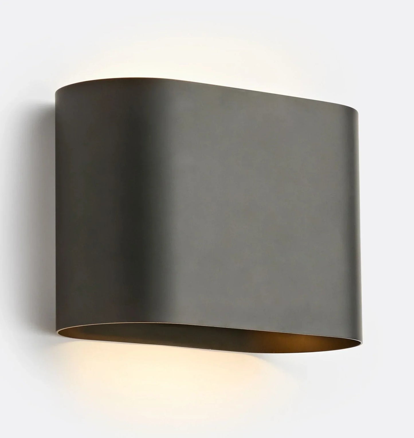 Kivra – Curved Wall Lamp in Nordic Design