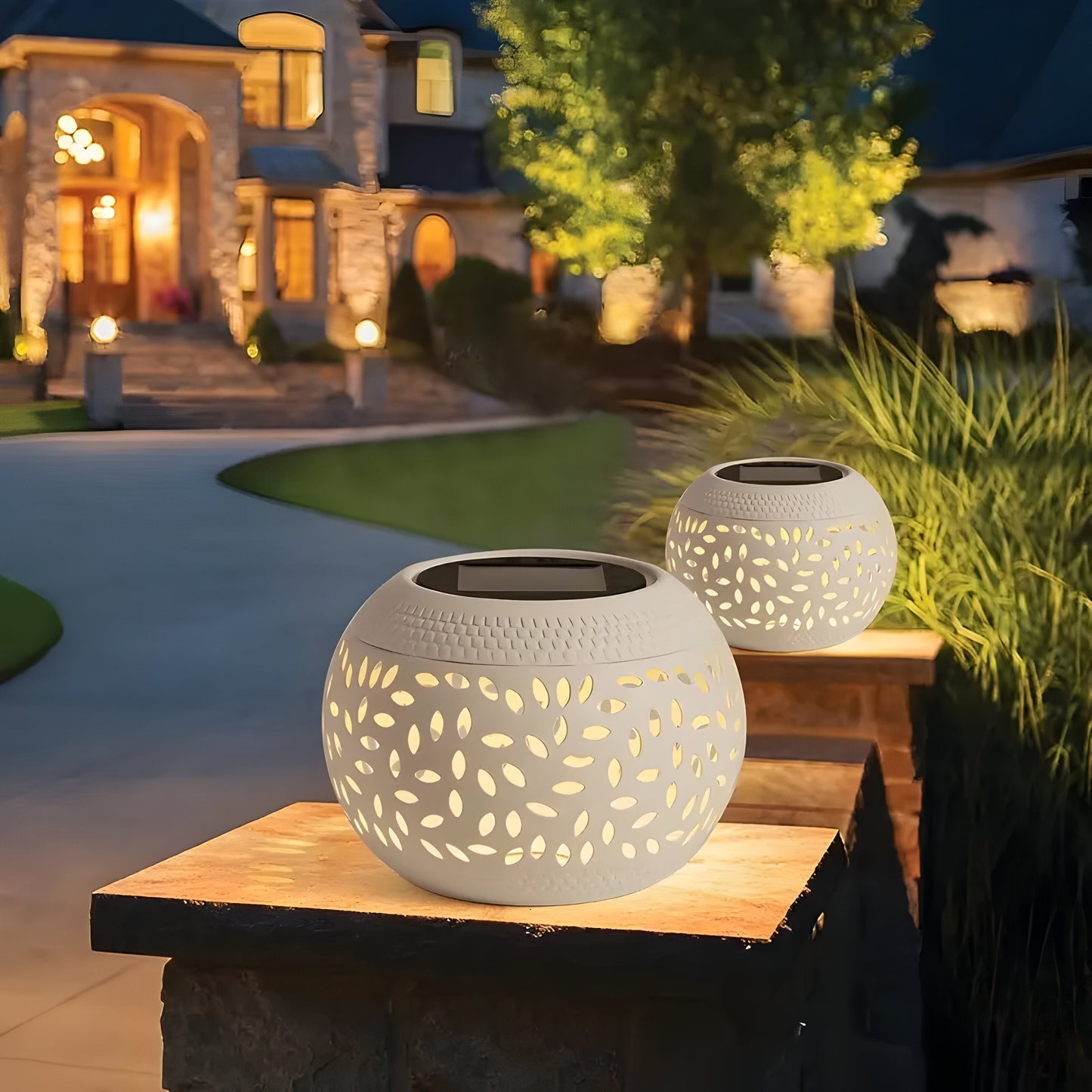 Hvitra – Set of 2 Solar-Powered Table Lamps in White Metal