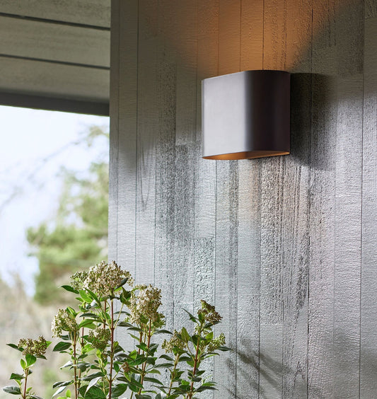 Kivra – Curved Wall Lamp in Nordic Design