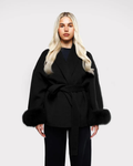 Livia Manteau Luxe Femme – Veste Hiver Élégante avec Manches en Faux Fur & Ceinture