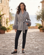 Livia Manteau Luxe Femme – Veste Hiver Élégante avec Manches en Faux Fur & Ceinture